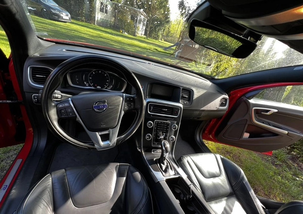Volvo V60 cena 74900 przebieg: 158000, rok produkcji 2016 z Puck małe 232